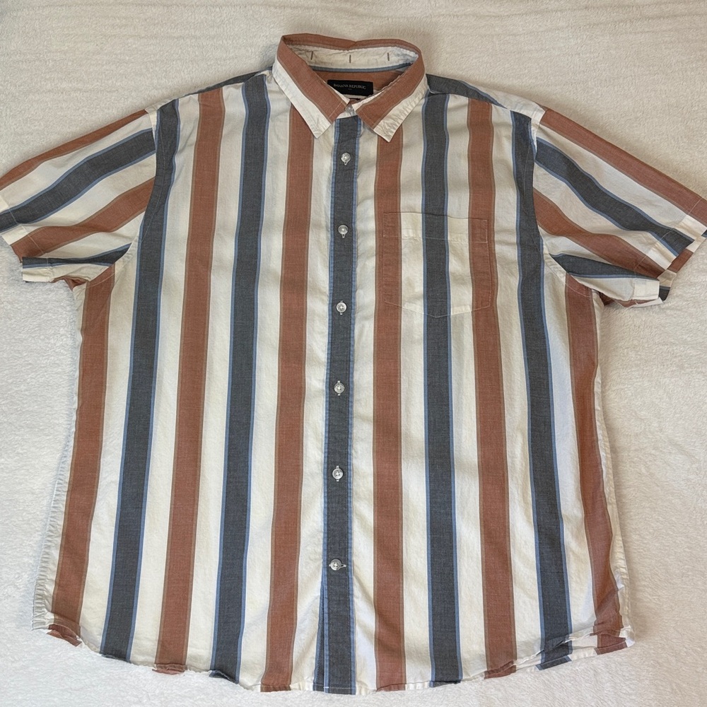 🔹Banana Republic striped short sleeve shirt